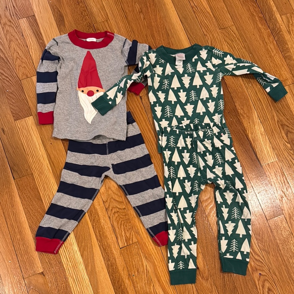 Hanna Andersson Holiday -Kids Pajamas Set - Gray and Green with Festive Designs